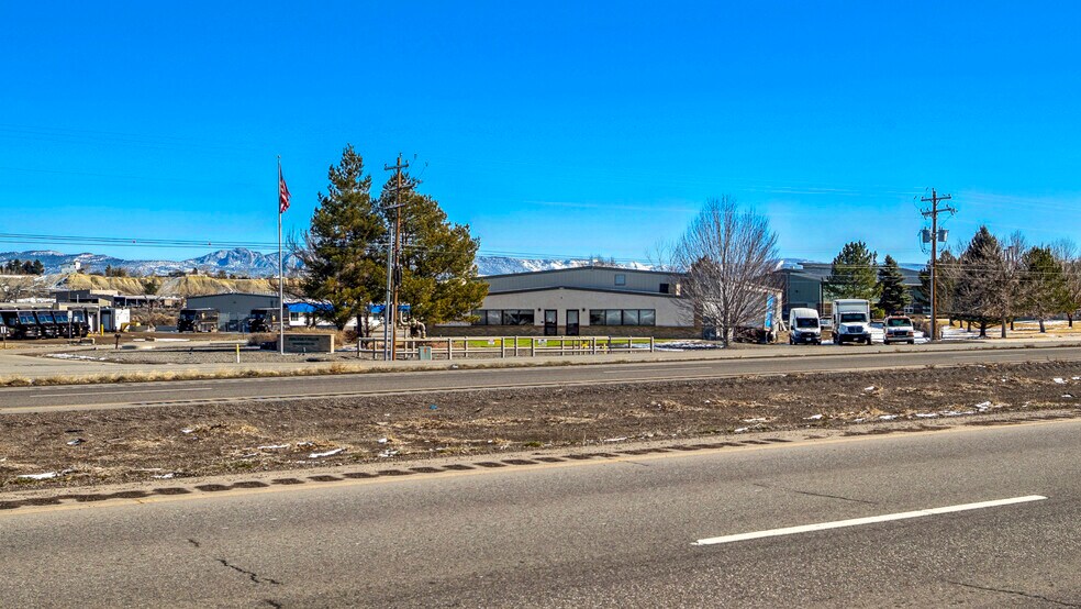 More Photos Of 400 Kristen Ct, Montrose Showroom For Lease