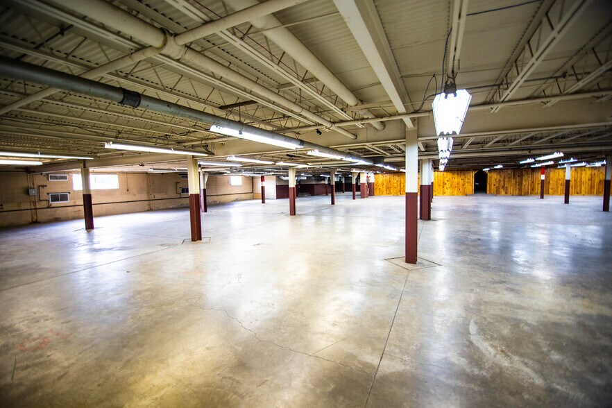 More Photos Of 700 Hepburn St, Milton Showroom For Lease