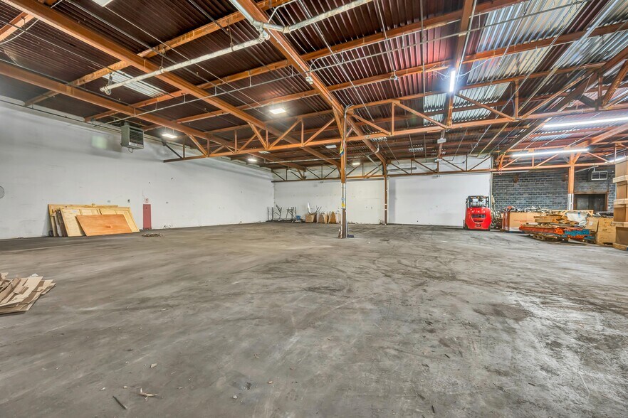 More Photos Of 263-275 Park Ave, East Hartford Warehouse For Lease