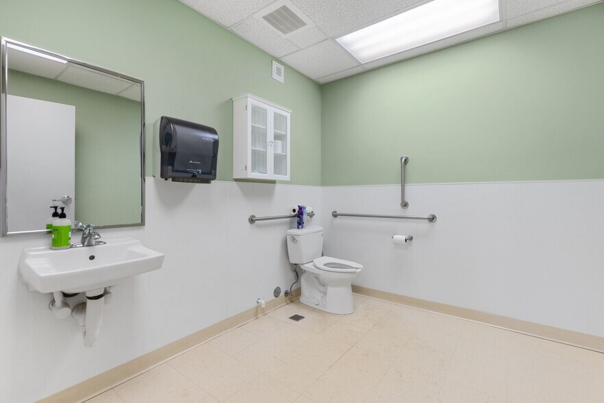 More Photos Of 590 Burbank St, Broomfield Flex For Lease