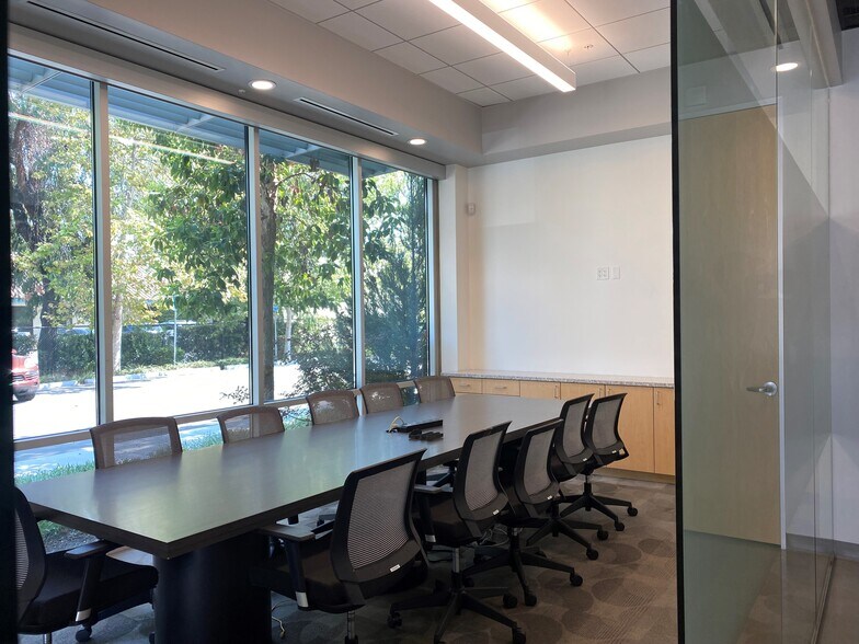 More Photos Of 1987 Leghorn St, Mountain View Office For Lease