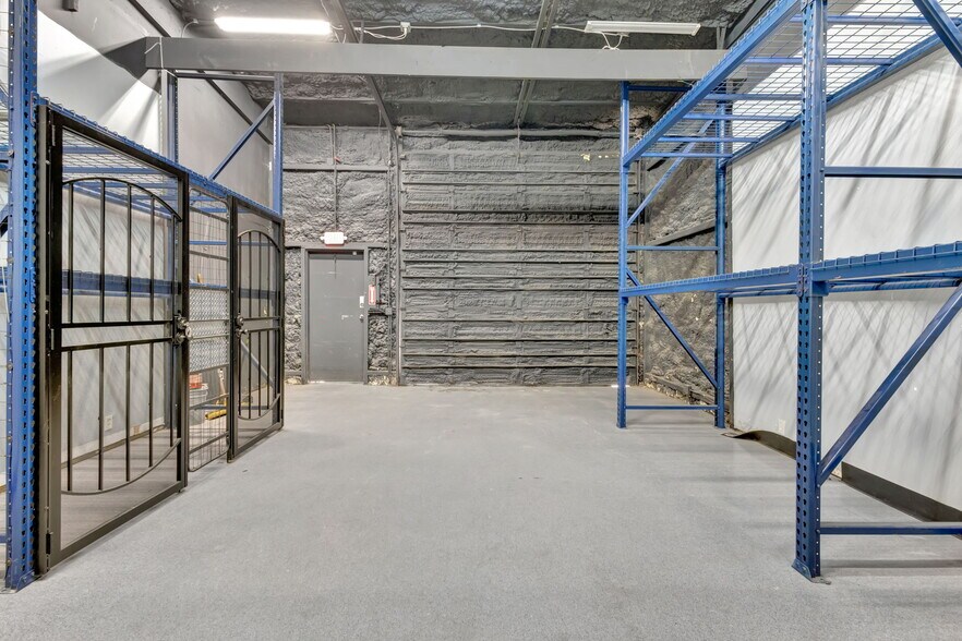 More Photos Of 228 Hibiscus St, Jupiter Light Manufacturing For Lease