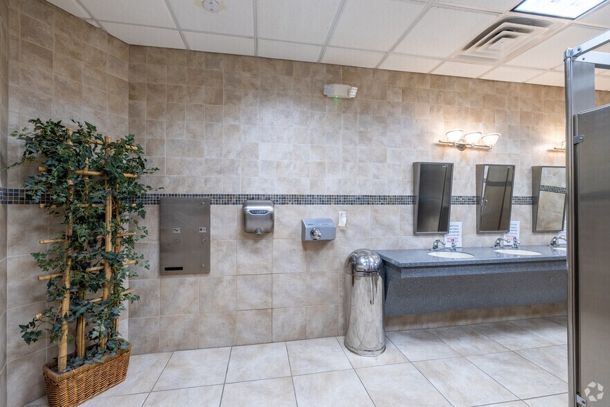 More Photos Of 2 Medical Park Dr, West Nyack Medical For Lease