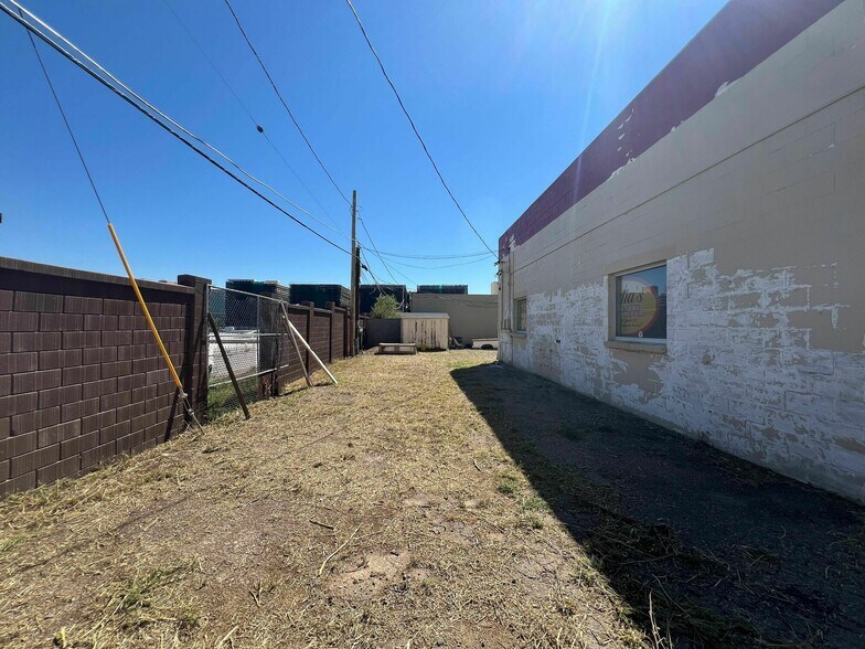 More Photos Of 11983 14th Ave, Aurora Industrial For Lease