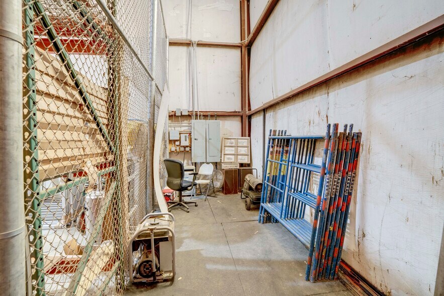 More Photos Of 11578 Airway Blvd, Roanoke Warehouse For Sale