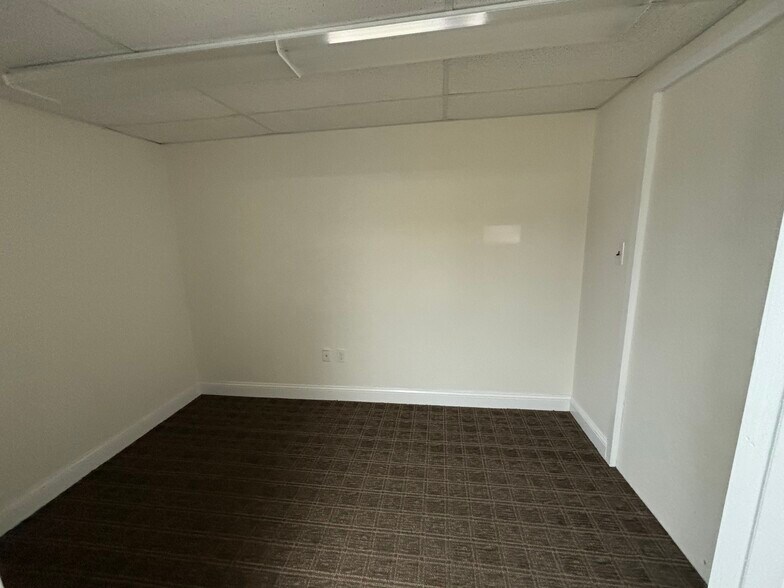 More Photos Of 52 Elm St, Huntington Medical For Lease