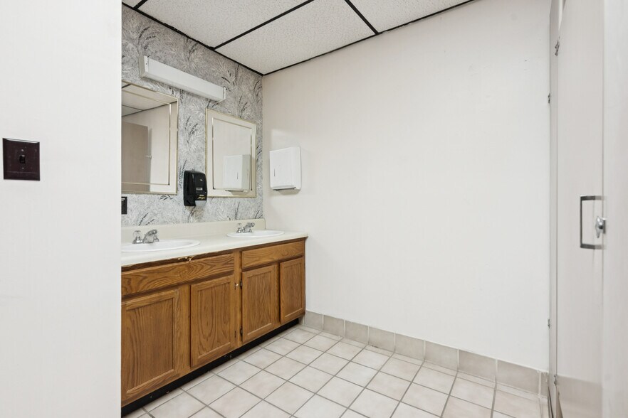 More Photos Of 201-203 E Broadway, Salem Office For Sale