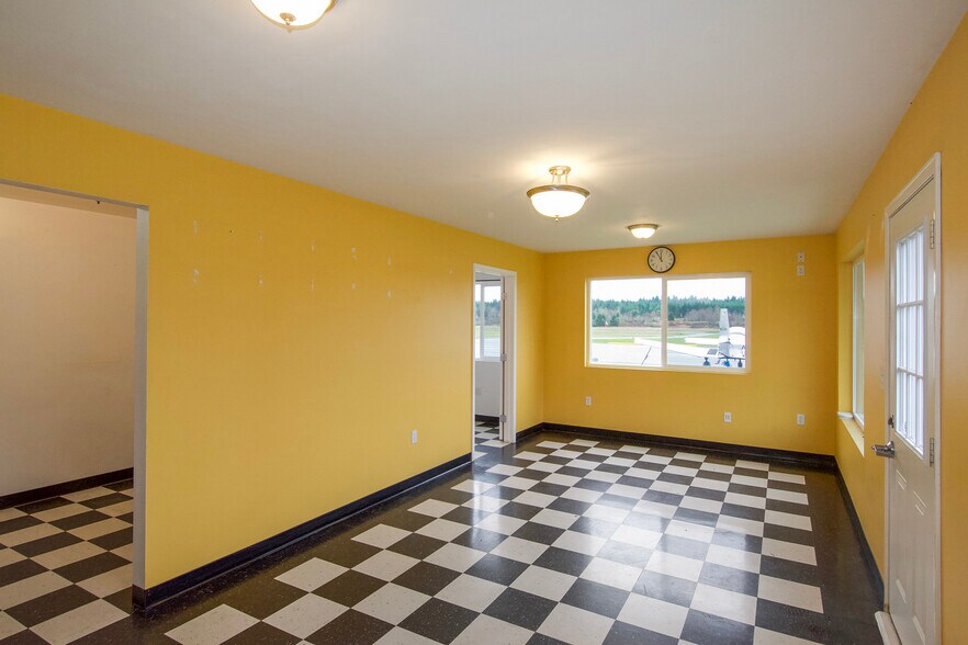 More Photos Of 191 Airport Rd, Port Townsend Airplane Hangar For Lease