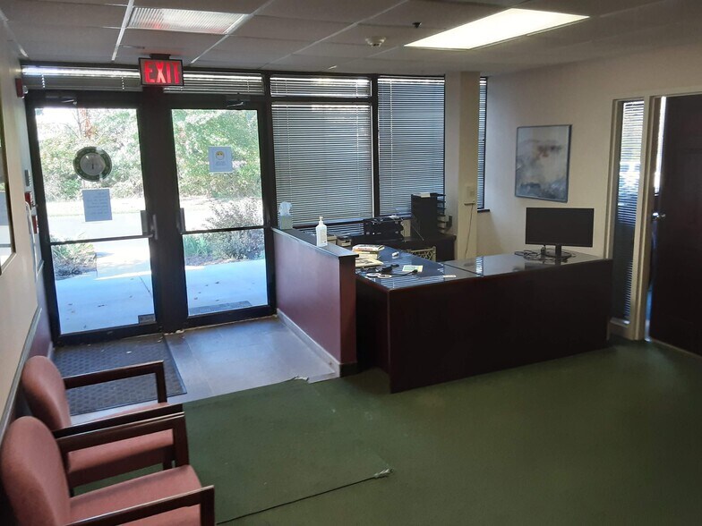 More Photos Of 200 Highpoint Dr, Chalfont Office For Sale