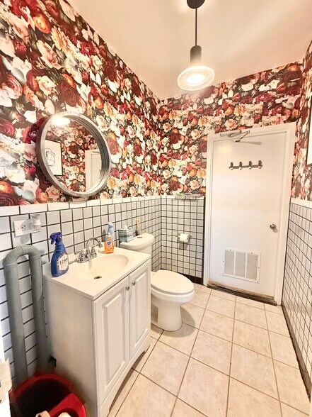 More Photos Of 1355-1359 W Chicago Ave, Chicago Apartments For Lease