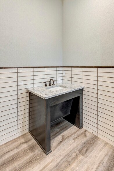 More Photos Of 10242 Greenhouse Rd, Cypress Office For Lease