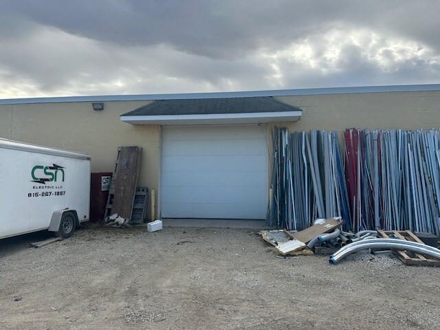 More Photos Of 18130-18134 NW Frontage Rd, Joliet Warehouse For Lease