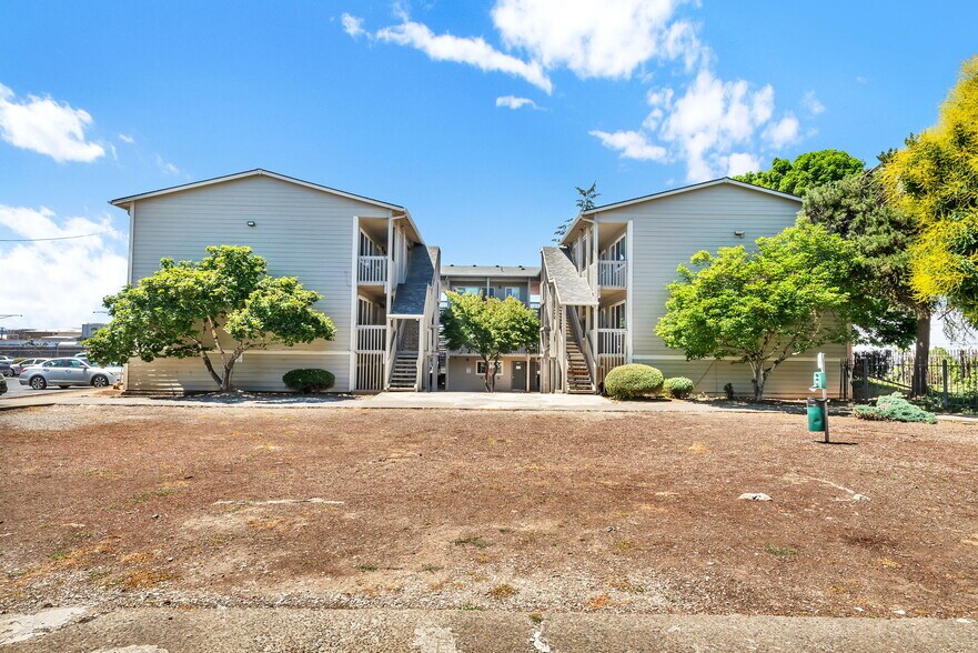 More Photos Of 2520 Hyacinth St NE, Salem Apartments For Sale