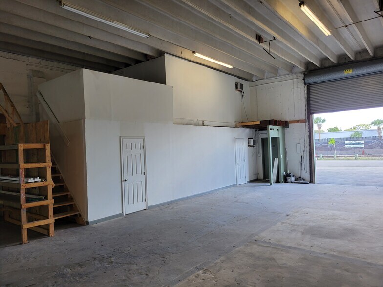 More Photos Of 818-838 NE 40th Ct, Oakland Park Warehouse For Lease