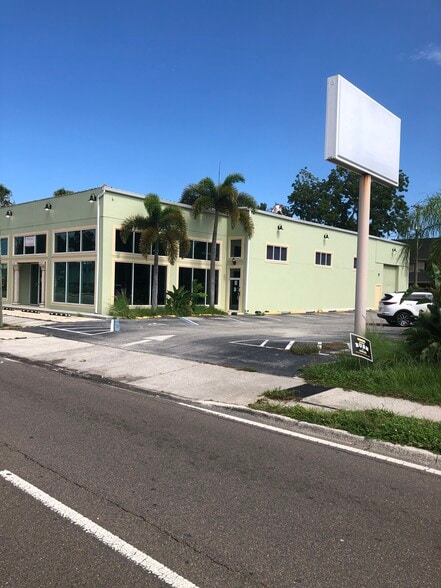 More Photos Of 2905 W Kennedy Blvd, Tampa Freestanding For Sale