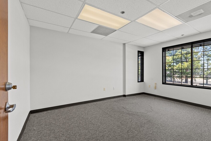 More Photos Of 8421 Auburn Blvd, Citrus Heights Office For Lease