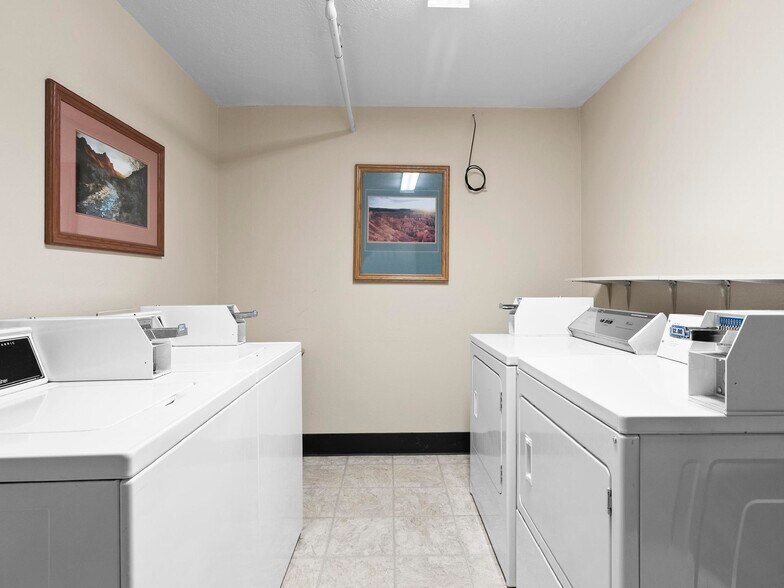 More Photos Of 815 E Hwy 89, Kanab Hotel For Sale