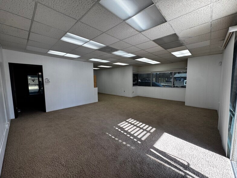 Primary Photo Of 120 Dean Dr, Santa Paula Office For Lease