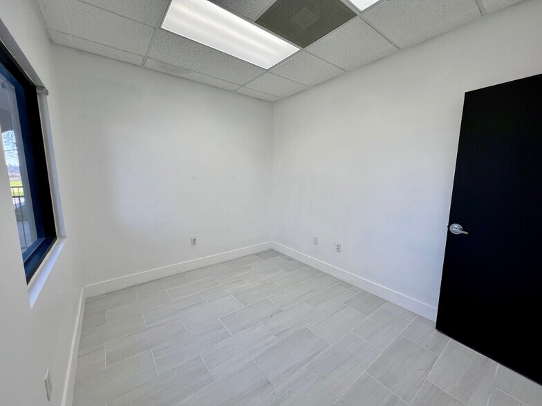 More Photos Of 20550 Townsen Blvd, Humble Office For Sale