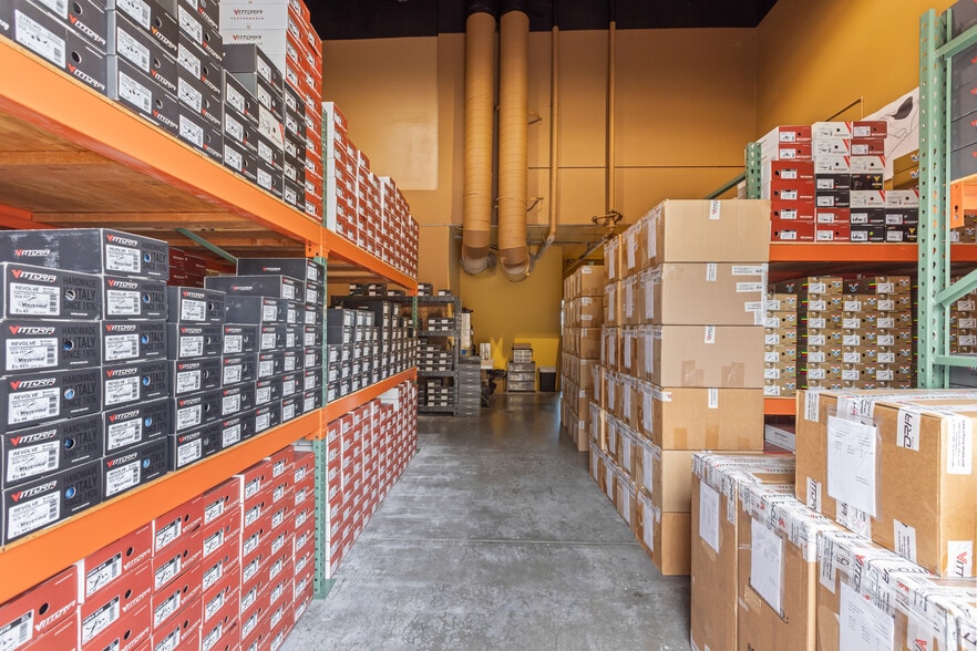 More Photos Of 28522-28528 Constellation Rd, Valencia Warehouse For Lease