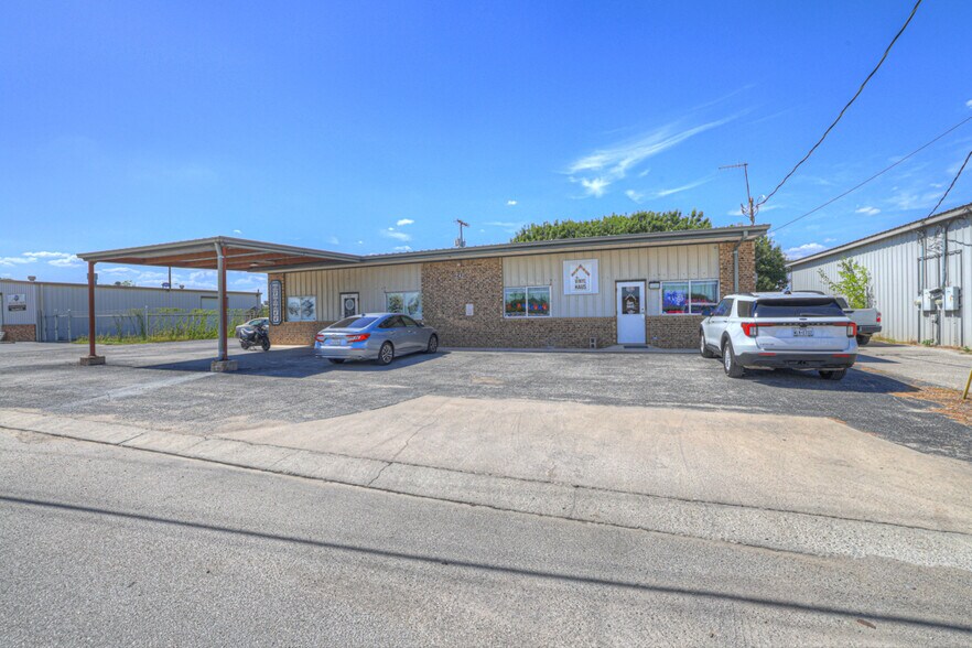 More Photos Of 242 Trade Center Dr, New Braunfels Warehouse For Lease