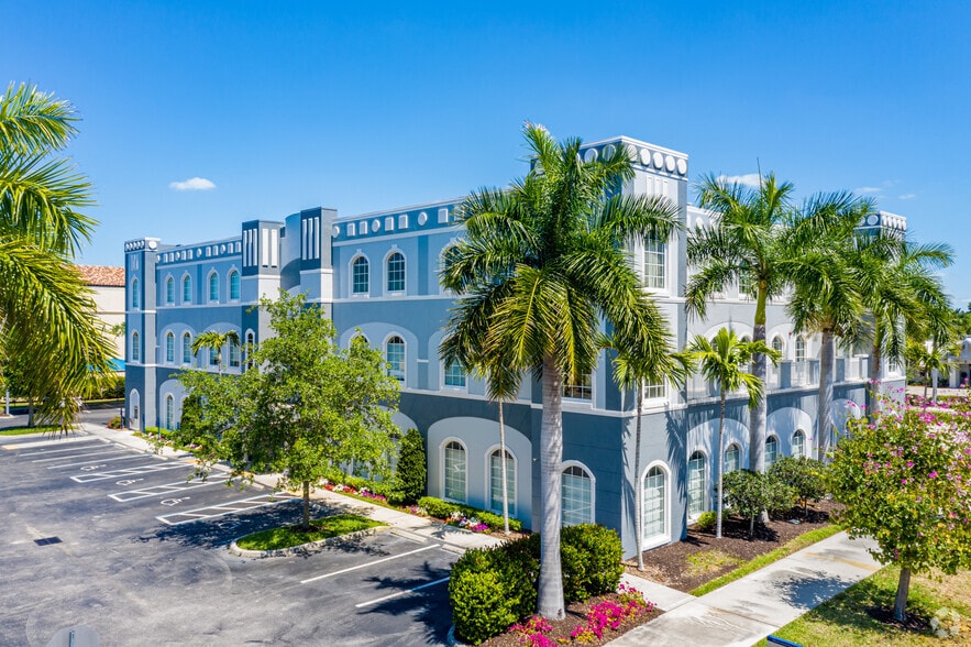 More Photos Of 625 Tamiami Trl N, Naples Medical For Lease