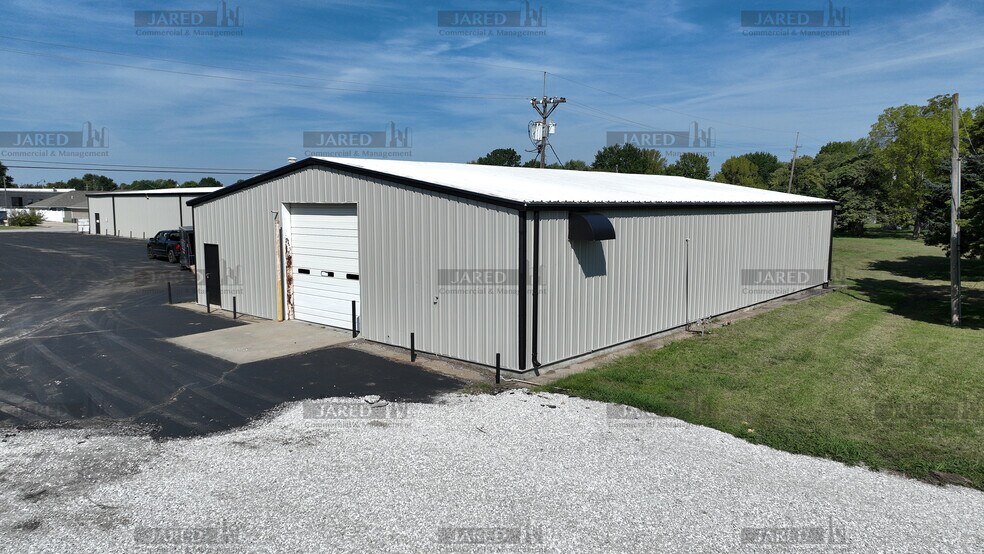 More Photos Of 2230 S Main St, Carthage Unknown For Lease