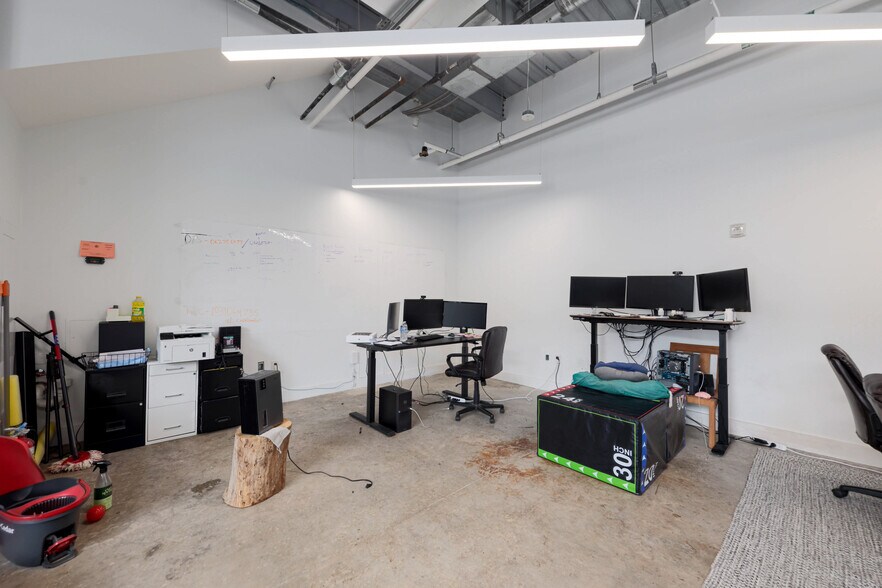 More Photos Of 1800 E 4th St, Austin Apartments For Sale