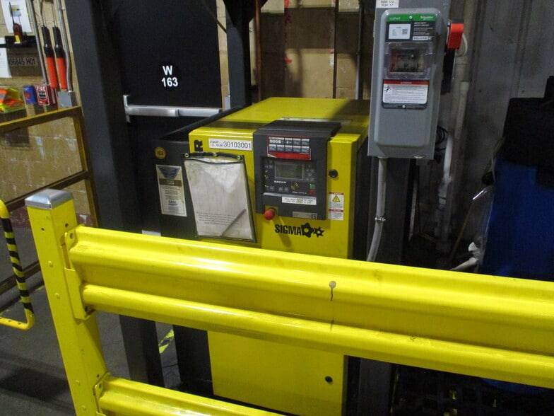 More Photos Of 2800 Estes St, Norton Shores Manufacturing For Sale