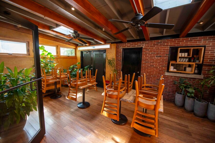 More Photos Of 1829 W Chicago Ave, Chicago Storefront Retail Residential For Lease