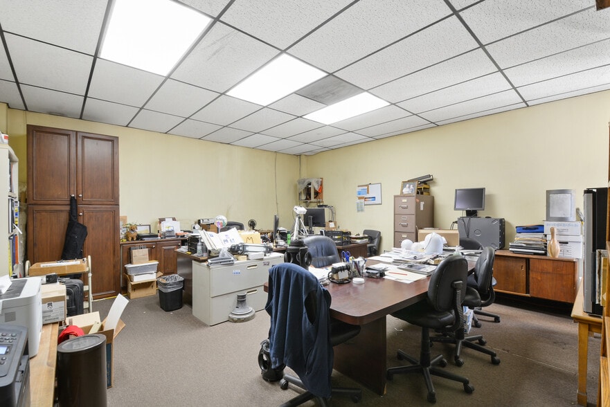More Photos Of 623 Young St, Santa Ana Manufacturing For Sale