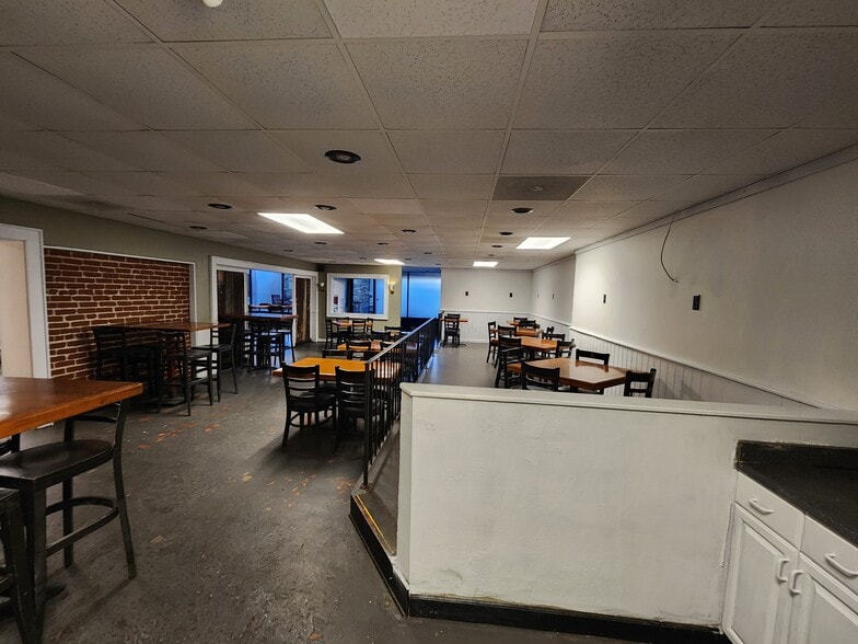More Photos Of 321 N Main St, Hendersonville Restaurant For Lease