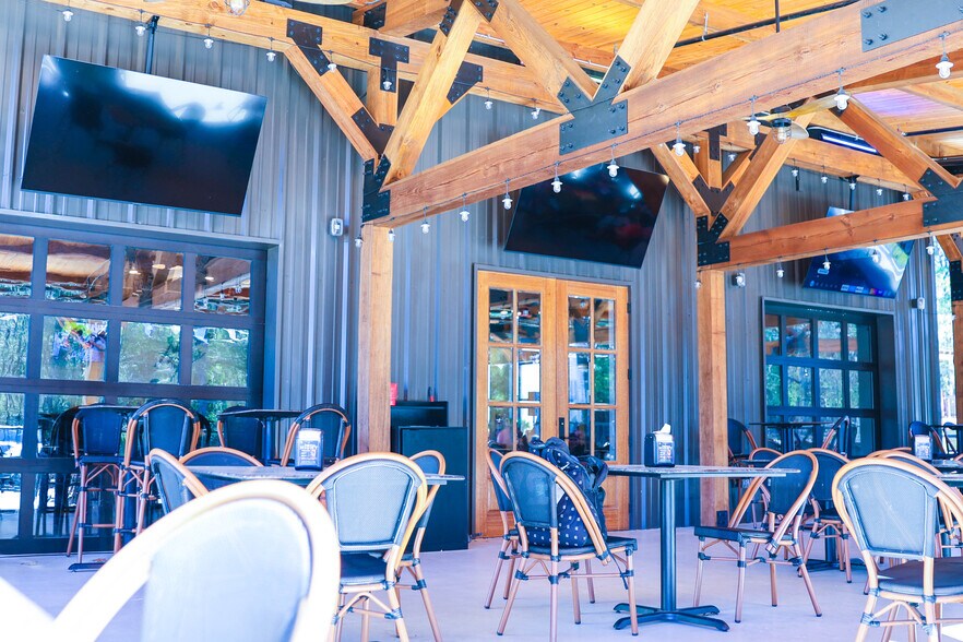 More Photos Of 3525 N Frazier St, Conroe Manufacturing For Sale