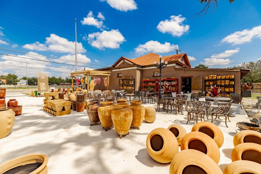 More Photos Of 1950 N Panam Expy, San Antonio Freestanding For Sale