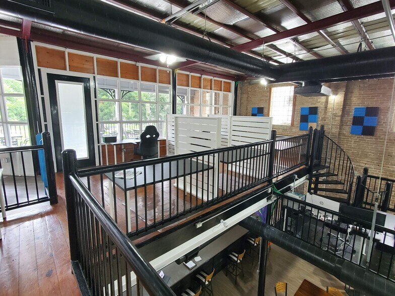 More Photos Of 204 S Austin St, Seguin Restaurant For Sale