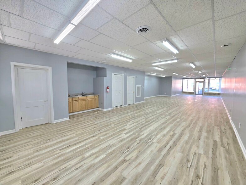 More Photos Of 3125 W 63rd St, Chicago Storefront Retail Residential For Lease