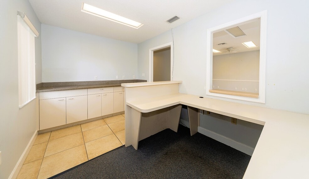 More Photos Of 2001 Manatee Ave E, Bradenton Office For Lease