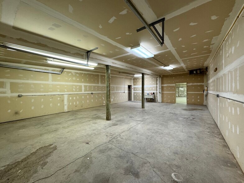 More Photos Of 530 N Broadway Ave, Riverton Mixed Retail For Sale