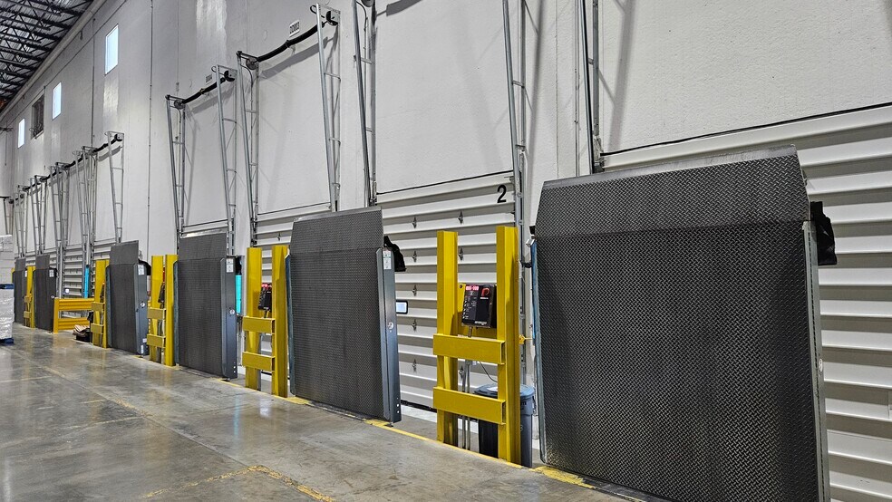 More Photos Of 1010 Brewbaker Dr, Saint Elmo Distribution For Lease