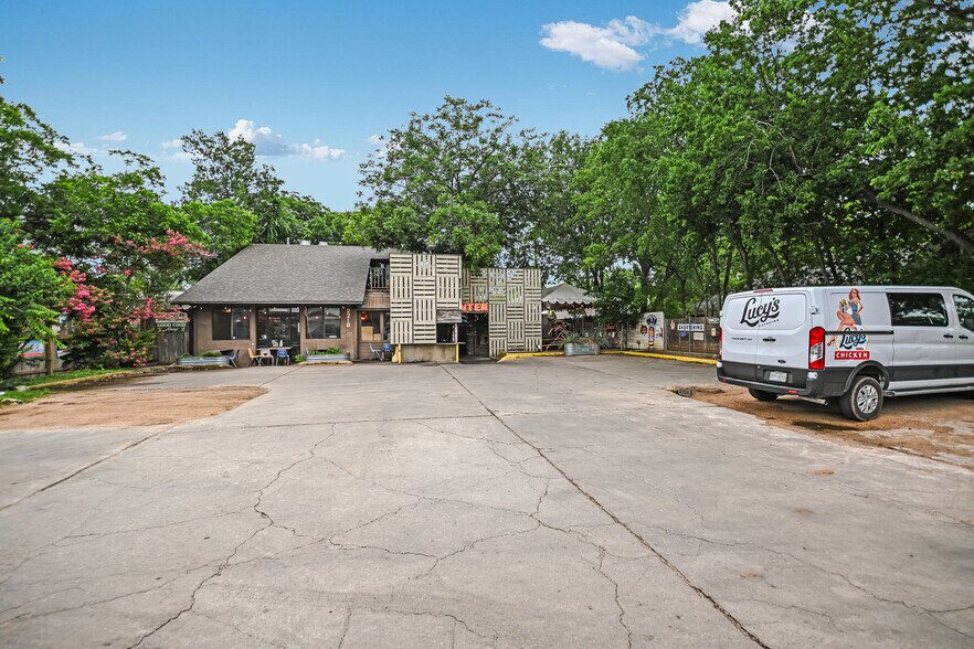 More Photos Of 2218 College Ave S, Austin Restaurant For Sale