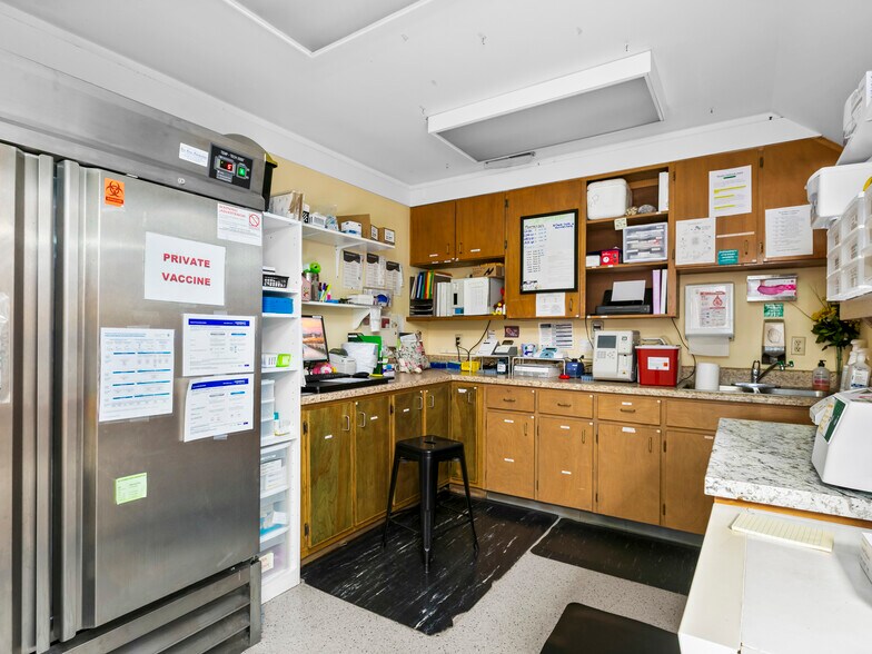 More Photos Of 157 Medical Park Dr, Brevard Medical For Sale