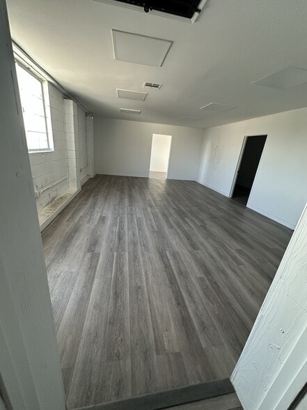 More Photos Of 10066 San Fernando Rd, Pacoima Specialty For Lease