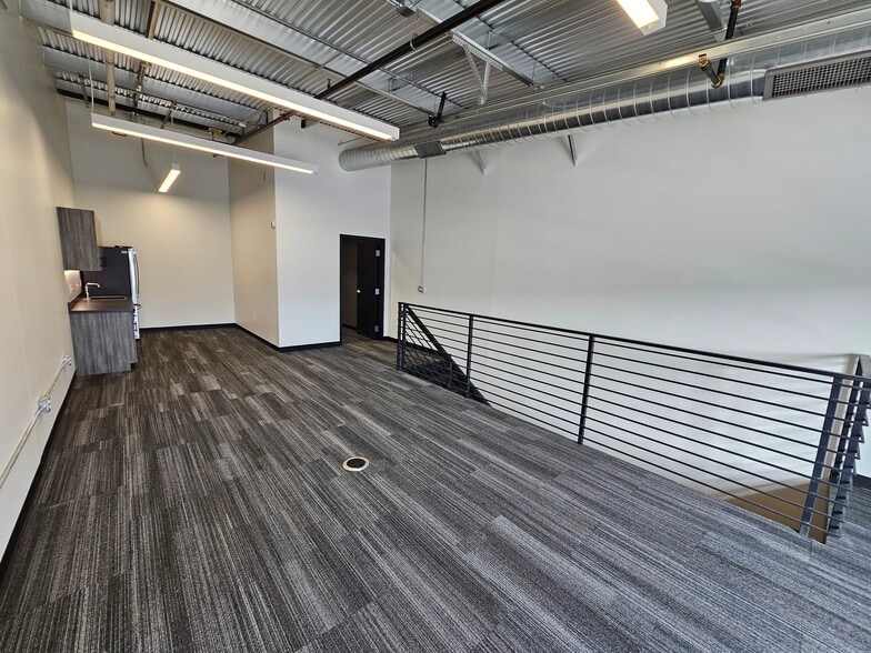 More Photos Of 208 Chicane Ln, Pontiac Showroom For Sale