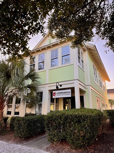 More Photos Of 14 Palmetto Way, Bluffton Office For Sale