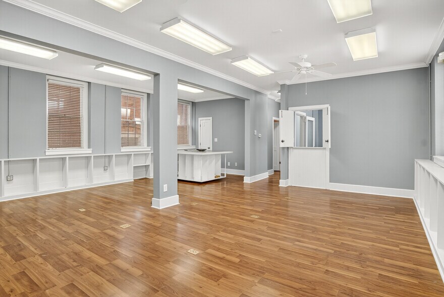 More Photos Of 115 E Market St, Warrenton Office For Lease