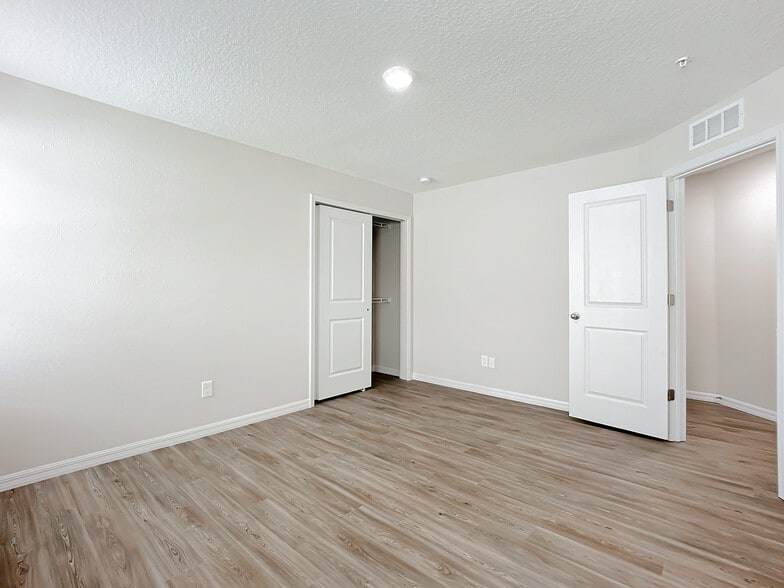 More Photos Of 9556 Hood Rd, Jacksonville Apartments For Sale