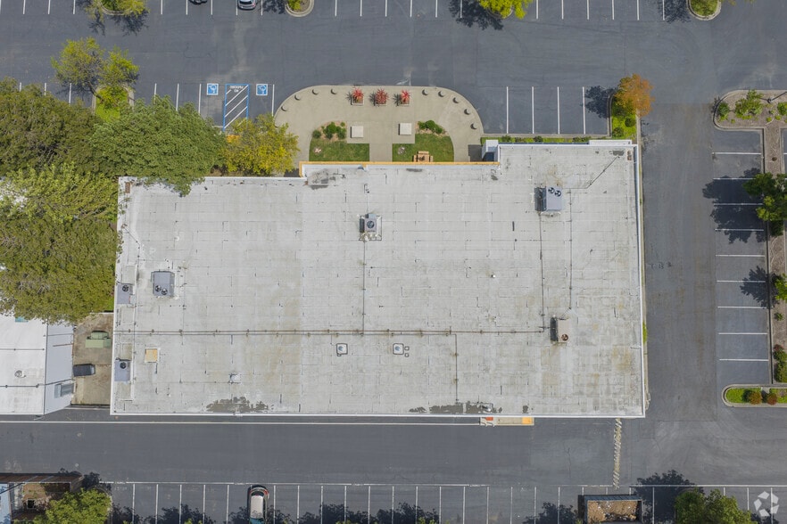 More Photos Of 2345-2349 Circadian Way, Santa Rosa Light Manufacturing For Lease