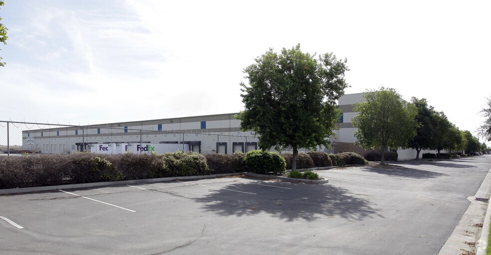 More Photos Of 660 N Pioneer Ave, Woodland Industrial For Sale