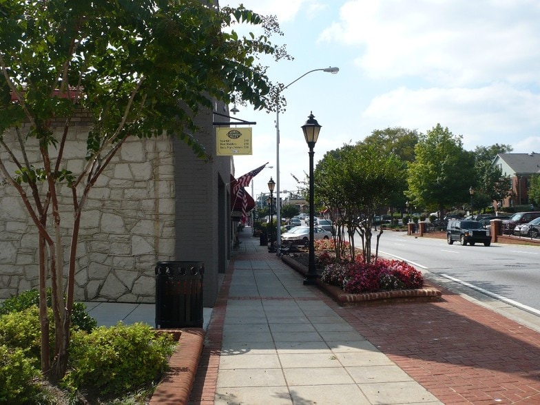 More Photos Of 140 E Crogan St, Lawrenceville Storefront Retail Office For Lease