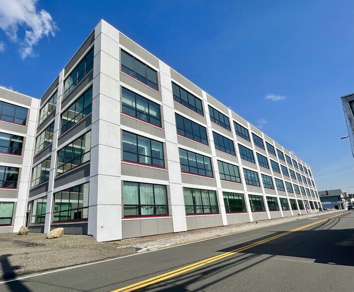 More Photos Of 25 Van Zant St, Norwalk Light Manufacturing For Lease